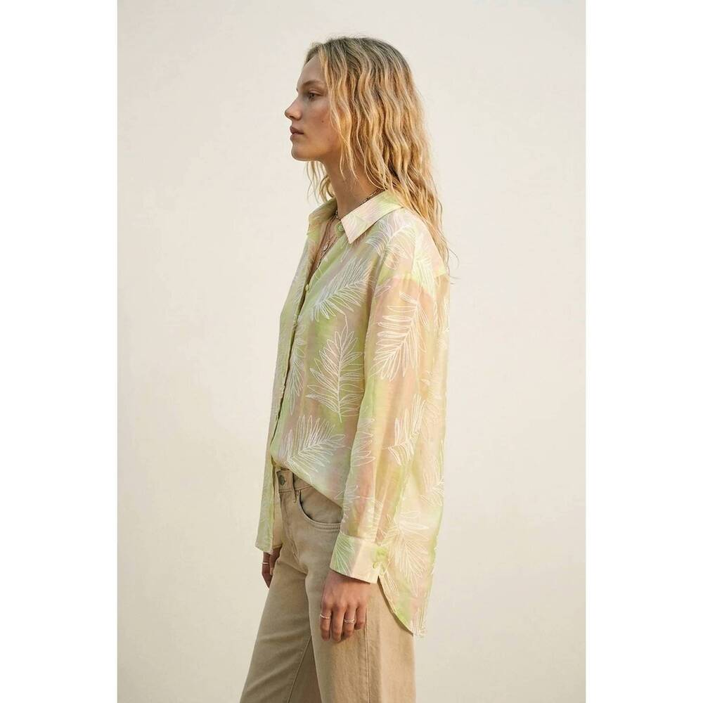 NEW Q2 sheer leaf print button up shirt in green